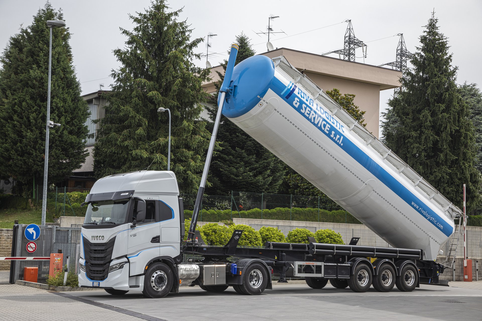 Autocisterna Riva Logistic con compressore di bordo